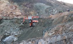 Sivas'ta demir madeni ocağında göçük altında kalan işçiyi arama çalışmalarına ara verildi