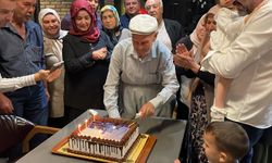 Mersinli Adil Canıtez 100. yaşını çocukları ve torunlarıyla kutladı