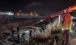 Aydın'da sulama kanalına devrilen otomobildeki 2 kişi yaralandı