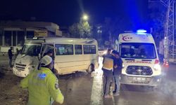 Adıyaman’da minibüs ile otomobilin çarpıştığı kazada 3 kişi yaralandı