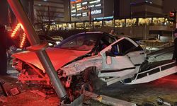 Erzurum'da polisin "dur" ihtarına uymayan sürücü kaza yaptı, 3 kişi yaralandı