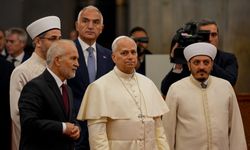 Papa 14. Leo Sultanahmet Camii'ne geldi