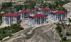 Gürün’de yapımı tamamlanan 85 afet konutunun anahtar teslimi yapıldı