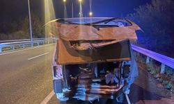 Çekici kamyonet, ticari araca çarptı