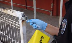 Eline aldığı bıçakla yoldan geçenlere dehşeti yaşattı