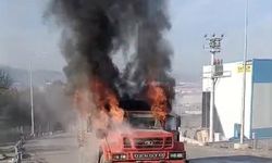 Aynı noktada yarım saat arayla iki kamyon yandı