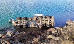Elazığ'da beton mikseri göle uçtu: 1 yaralı