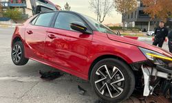 Uşak’ta iki otomobil çarpıştı: 2 yaralı