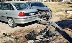 Yayaya çarpmamak için manevra yaptı, park halindeki araçlara çarptı: 2 yaralı