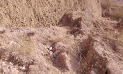 Ankara'da toprak kayması meydana gelen yol trafiğe kapatıldı