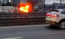 Cevizlibağ'da iş makinesi alevlere teslim oldu