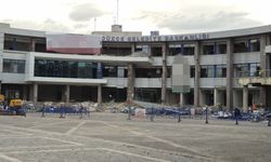 Düzce'de yıkım çalışması süren belediye binasında yangın