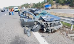 TEM’de otomobil kamyona çarptı: 3 yaralı