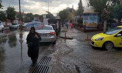 Aydın’da on beş dakika yağdı, yollar göle döndü