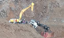 Ordu'da taş ocağında kamyon devrildi, sürücü hayatını kaybetti