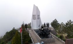 Duatepe Anıtı sisle kaplandı, ortaya kartpostallık görüntüler çıktı