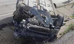 Takla atan otomobilden 2 kişi yaralı kurtuldu