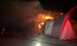 Kulu'da bahçedeki saman balyaları alev alev yandı