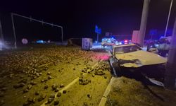 Çorum'da şeker pancarı yüklü tır ile otomobil çarpıştı: 3 yaralı