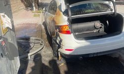 Çöpe atılan yanıcı madde otomobili yaktı