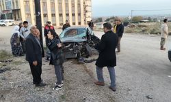 Elazığ’da kazada savrulan araç yayaya çarptı: 1 ölü, 2 yaralı