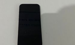 Kaldırımda uyuyan adamın telefonunu çaldı