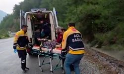 Antalya'da yağış nedeniyle kayganlaşan yolda otomobil takla attı: 2 yaralı