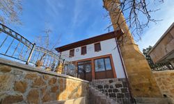 Tekke Arapdede Camii asırlık tarihiyle ziyaretçilere ve cemaate kapısını açıyor