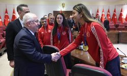 Bakan Güler'den Tekvando Milli Takımı'na tebrik