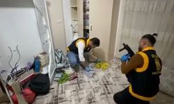 Gardroptan cephanelik çıktı: Savunmaları şoke etti!