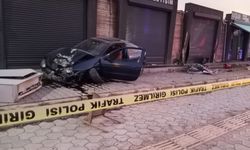 Hatay'da otomobil kaldırımdaki çocuğa çarptı