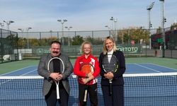 Antalyalı 16 yaşındaki tenisçi Zeynepsu, Tokyo Olimpiyatları için milli formayı giydi