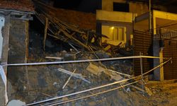 Balıkesir'de metruk bina çöktü