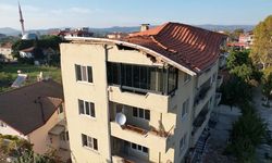 Balıkesir'de tahliye kararı verilen binanın çatısı çöktü
