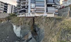 Bartın'da inşaat alanında göçük: Yan apartman tahliye edildi