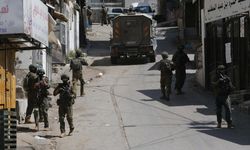 İşgalci İsrail, Batı Şeria'da 9 Filistinliyi gözaltına aldı