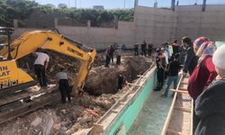 Hatay'da altyapı çalışması sırasında toprak altında kalan işçi kurtarıldı