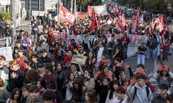 İtalya'da öğrenciler, Meloni hükümetini protesto etti