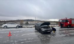 Çorum'da dolu nedeniyle meydana gelen trafik kazalarında 10 kişi yaralandı