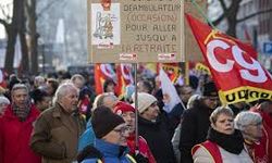 Fransa'da Ulusal Meclis tartışmalı emeklilik reformunun askıya alınmasına onay verdi