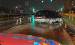 Bursa'da otomobilin kırmızı ışıkta bekleyen araca çarptığı kazada 1'i çocuk 5 kişi yaralandı