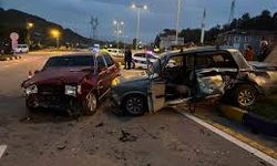 Bartın’da kavşakta iki otomobilin çarpışması sonucu 6 kişi yaralandı