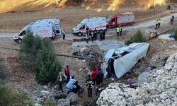 Kahramanmaraş'ta şarampole devrilen işçi servisindeki 2 kişi hayatını kaybetti, 7 kişi yaralandı