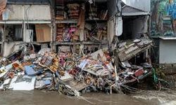 Endonezya'da şiddetli yağışları hafifletmek için havadan deniz tuzu püskürtüldü