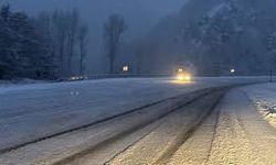 Sivas'ta Geminbeli Geçidi'nde kar yağışı etkili oluyor