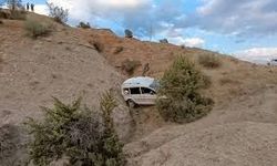 Siirt'te şarampole devrilen hafif ticari araçta 1 kişi hayatını kaybetti, 1 kişi yaralandı