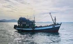 Malezya açıklarında batan Rohingya göçmen teknesinde kaybolanları arama çalışmaları durduruldu