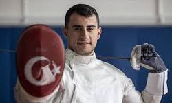 Milli para eskrimci Hakan Akkaya, Tayland'daki Dünya Kupası'nda bronz madalya aldı