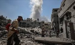 İsrail ordusu ateşkese rağmen Gazze'de bir okulu hedef alarak 10 Filistinliyi yaraladı