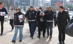 Bolu merkezli telefon dolandırıcılığı operasyonunda gözaltına alınan 5 zanlıdan 2'si tutuklandı